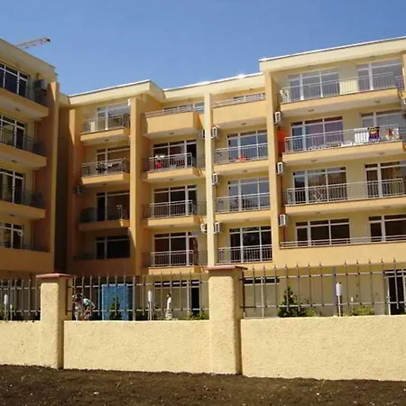 Appartamento Aparthotel Kamelia Garden - Official Rental