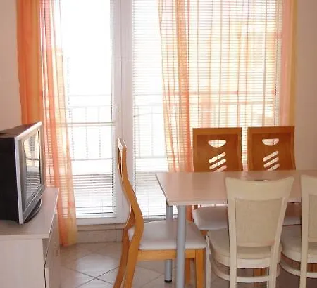 Aparthotel Kamelia Garden - Official Rental 2*
