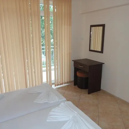 Apartament Aparthotel Kamelia Garden - Official Rental 2*
